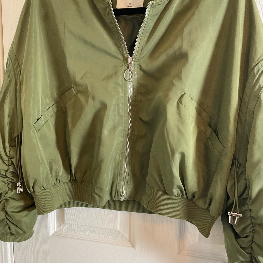 Sanfu Olive Green Cropped Bomber Jacket – Ruched Toggle Sleeves – Size S - Picture 4 of 12